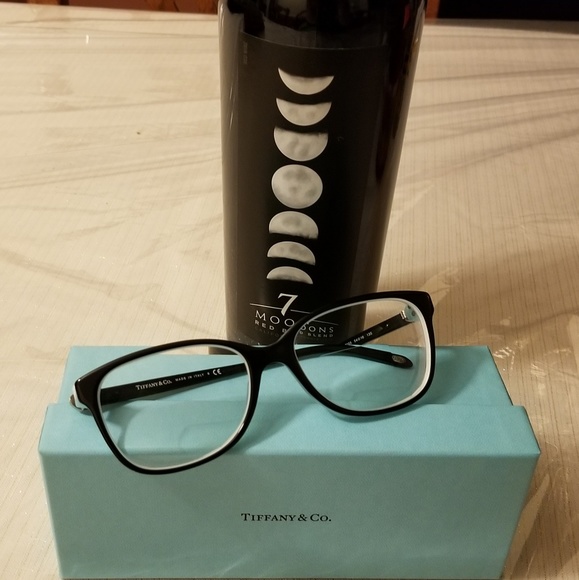 Meet your Posher, Stephanie - Picture 1 of 1